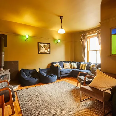 Host & - Mulgrave House