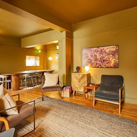 Host & - Mulgrave House * Hinderwell