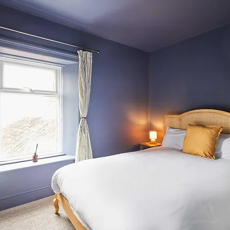 Host & - Mulgrave House * Hinderwell