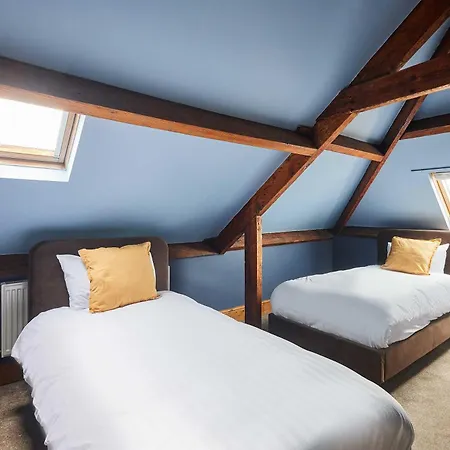 Host & - Mulgrave House * Hinderwell